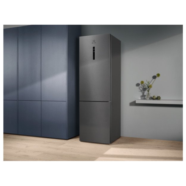 Electrolux LNT7ME36X3 Freestanding 366 L E Stainless steel 2