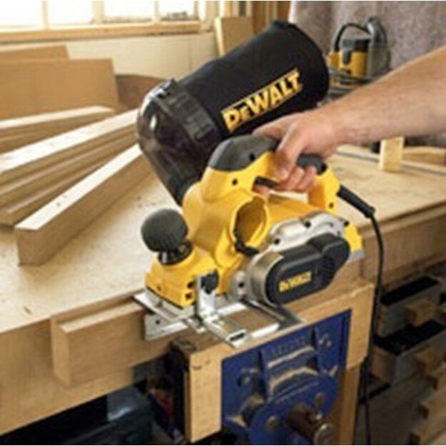 Power planer DeWalt D26500K (82 mm)