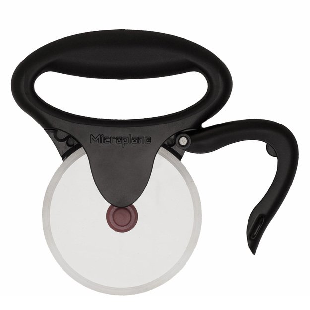Specialty pizza cutter