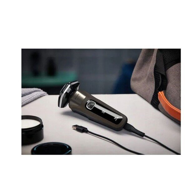 Men s electric shaver, brown + case, Philips 5000 series S5886/38 3