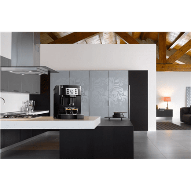 Delonghi | Coffee Maker | ECAM22.112.B Magnifica S | Pump pressure 15 bar | Built-in milk frother | Automatic | 1450 W | Black