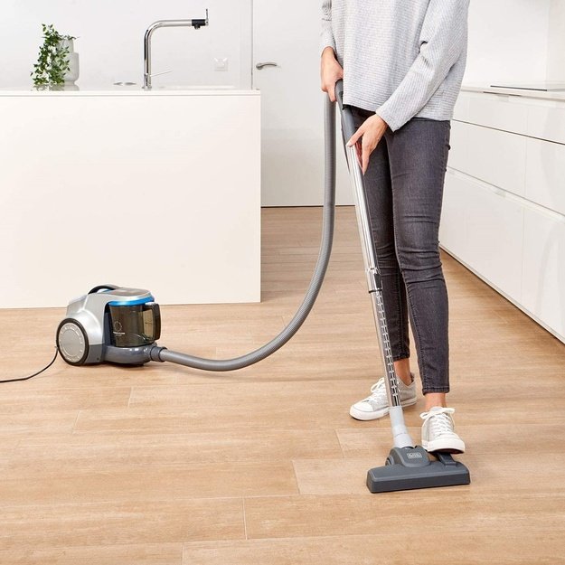 Black & Decker BXVML700E vacuum 2 L Cylinder vacuum Dry 700 W Bagless