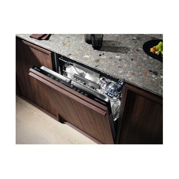 ELECTROLUX EEM48320L 2