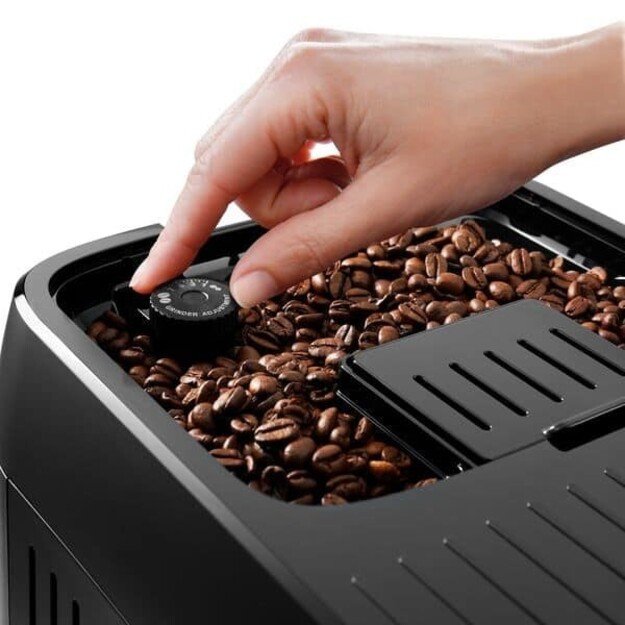 Delonghi Coffee maker | ECAM320.60.B Magnifica Plus | Pump pressure 15 bar | Built-in milk frother | Automatic | 1450 W | Black 1