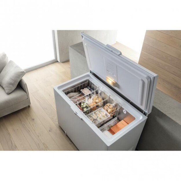 Whirlpool Freezer | WHE31352 FO 3 | Energy efficiency class D | Chest | Free standing | Height 91.6 cm | Total net capacity 312