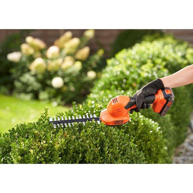 Black & Decker BCSS18D1-QW power hedge trimmer