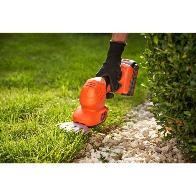 Black & Decker BCSS18D1-QW power hedge trimmer