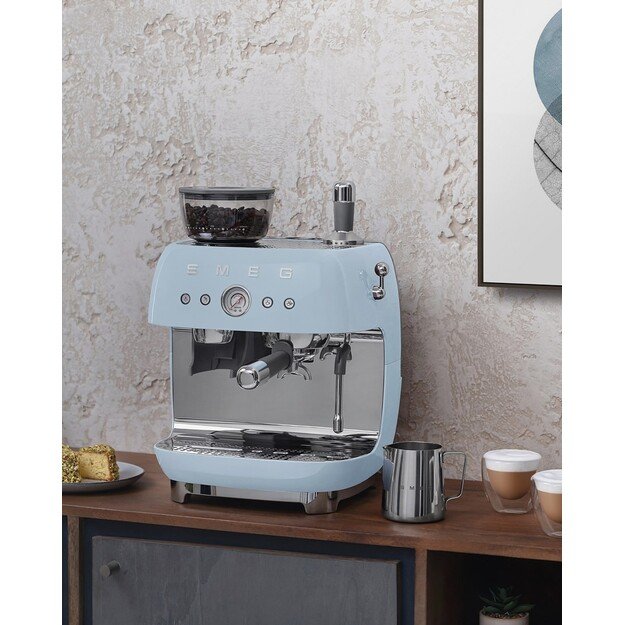 Smeg EGF03PBEU Espressomaschine, Kaffeevollautomat 50s Style, pastellblau