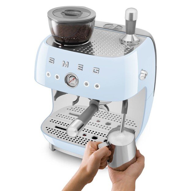 Smeg EGF03PBEU Espressomaschine, Kaffeevollautomat 50s Style, pastellblau