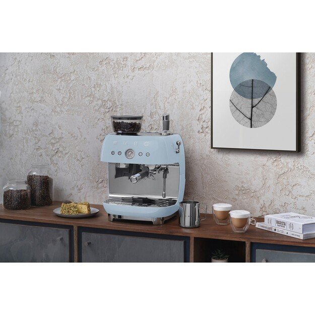 Smeg EGF03PBEU Espressomaschine, Kaffeevollautomat 50s Style, pastellblau