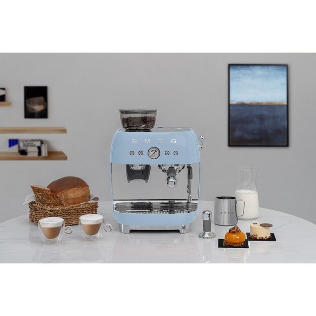 Smeg EGF03PBEU Espressomaschine, Kaffeevollautomat 50s Style, pastellblau