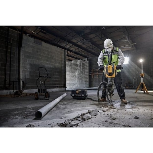 DEWALT. HAMMER WILL DEMOLISH IT. HEX28 54V FV DCH966Z2 2x15Ah 41J