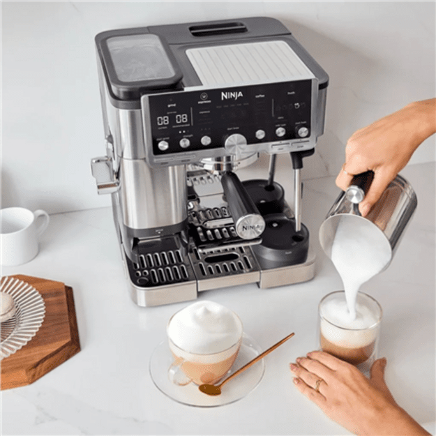 NINJA | Coffee Maker | ES701EU Luxe Caf&eacute; Pro | Pump pressure 9 bar | Built-in milk frother | Ground | 1650 W | Black