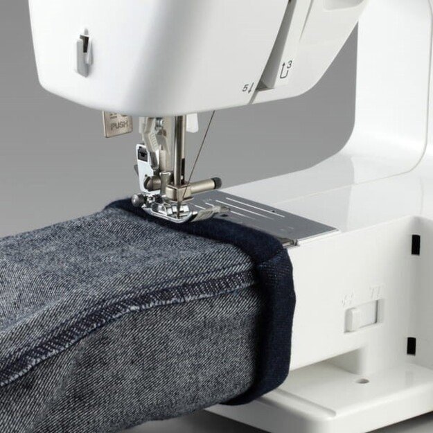 SEWING MACHINE BROTHER HF37 2