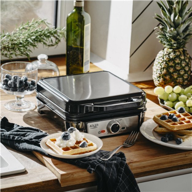 Adler AD 3083 waffle iron 4 waffle 1800 W Black, Silver 1