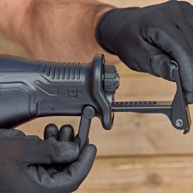 BLACK & DECKER | Reciprocating Saw with Kit Box | BES301K-QS | 750 W