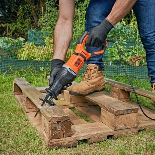 BLACK & DECKER | Reciprocating Saw with Kit Box | BES301K-QS | 750 W