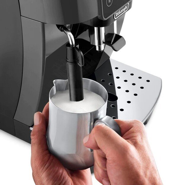 Delonghi | Magnifica Start ECAM220.22GB | Pump pressure 15 bar | Built-in milk frother | Automatic | 1450 W | Black