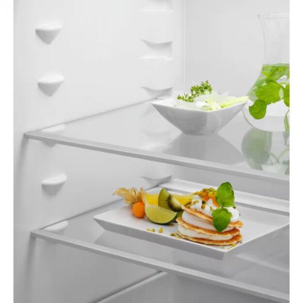 178 cm.  įmontuojamas &scaron;aldytuvas su &scaron;aldikliu Electrolux ENA7NE18S