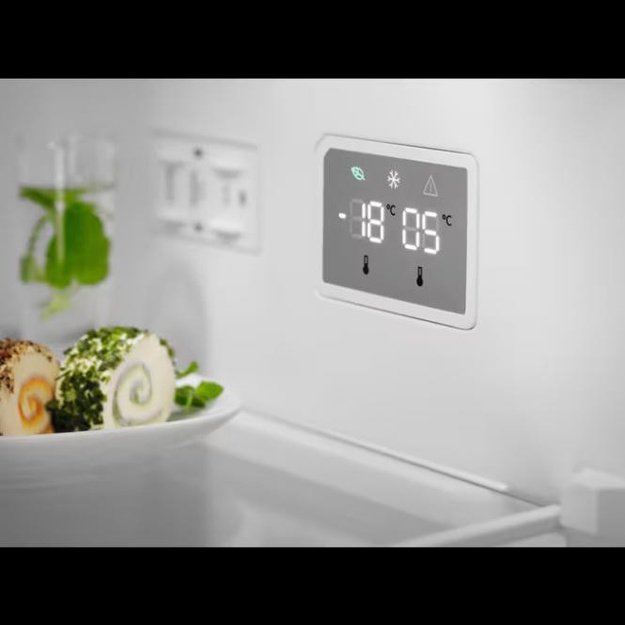 186 cm auk&scaron;čio  ner plieno spalvos No Frost &scaron;aldytuvas su &scaron;aldikliu Electrolux LNT5ME32U1