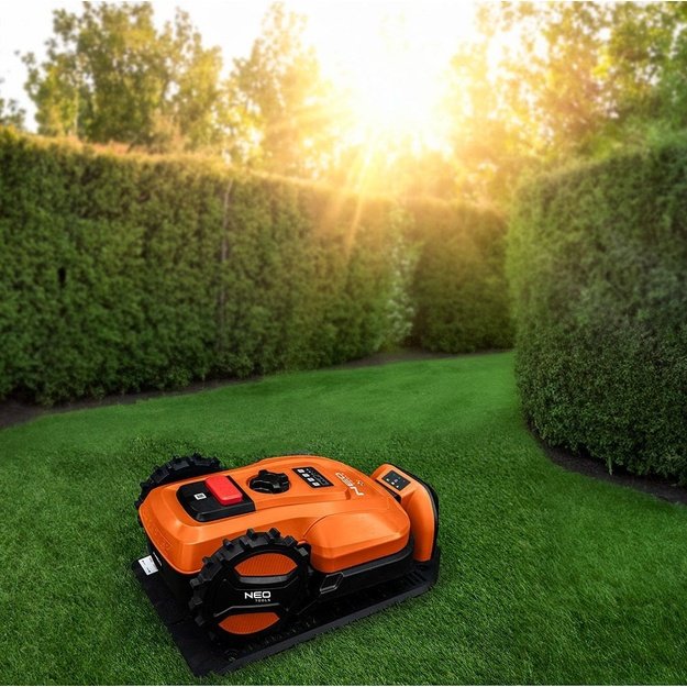 Robotic Lawnmower E+