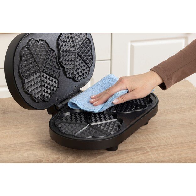 Waffle maker GORENJE WM1200B black, 1200 W 16