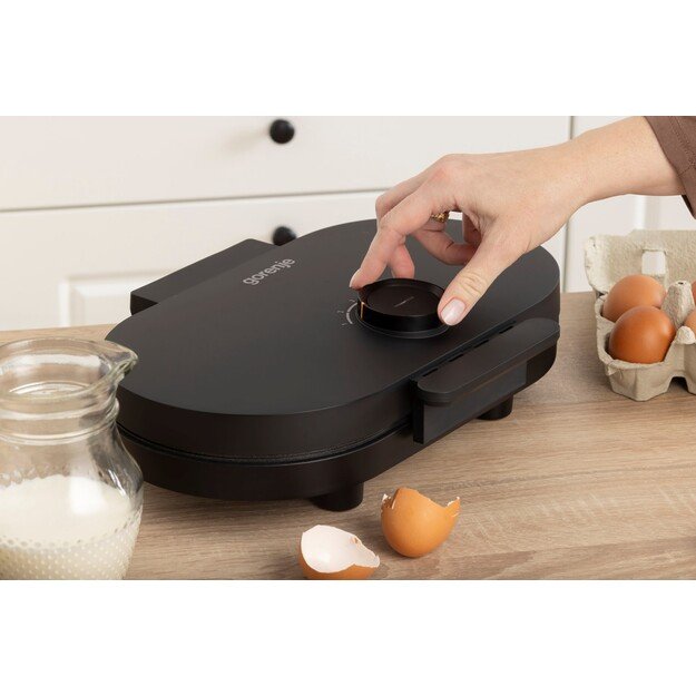 Waffle maker GORENJE WM1200B black, 1200 W 3