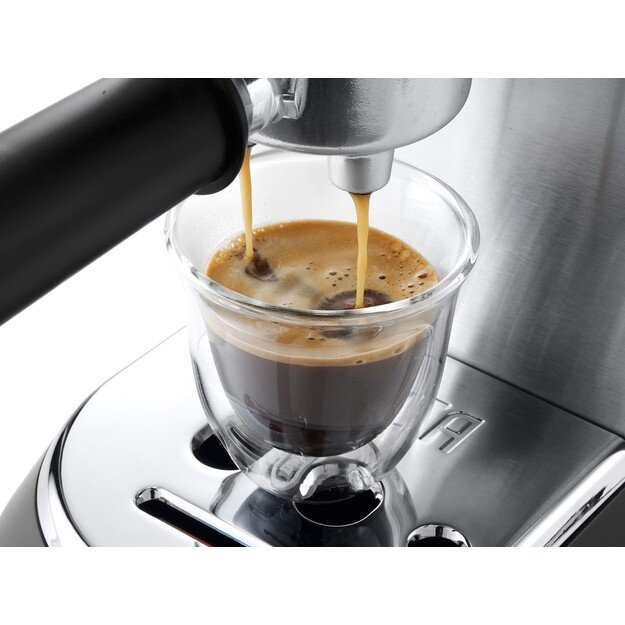 Delonghi | Dedica Espresso Coffee Maker | EC685.M | Pump pressure 15 bar | Built-in milk frother | Semi-automatic | 1300 W | Ino