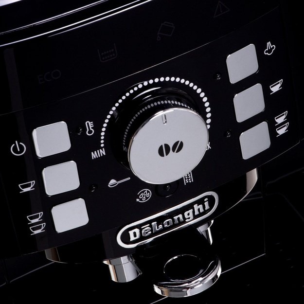 Delonghi | Coffee Maker | Magnifica S | Pump pressure 14 bar | Built-in milk frother | Fully automatic | Black | 1450 W