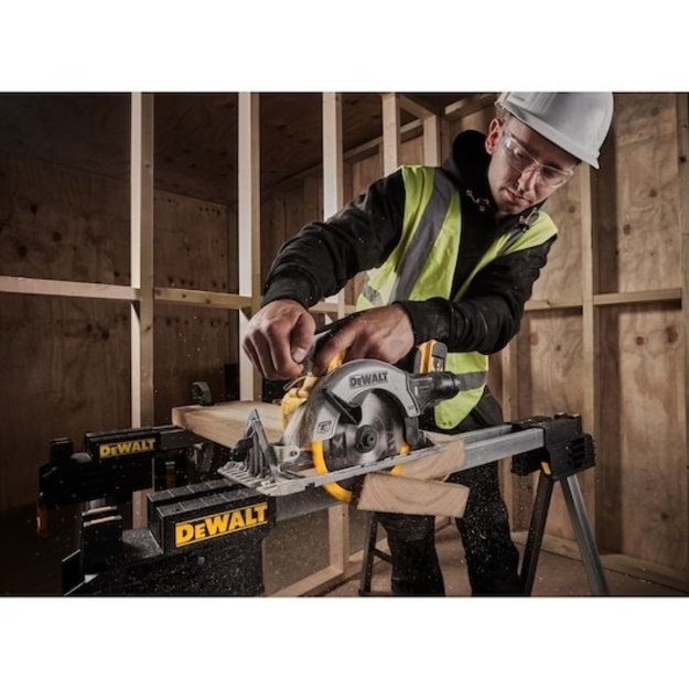 DeWALT DCS565P2-QW portable circular saw