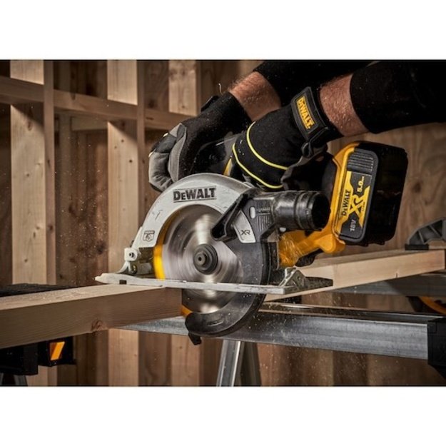 DeWALT DCS565P2-QW portable circular saw