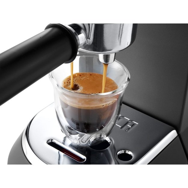 Delonghi | Dedica Pump Espresso | EC685.BK | Pump pressure 15 bar | Built-in milk frother | Semi-automatic | 1300 W | Black