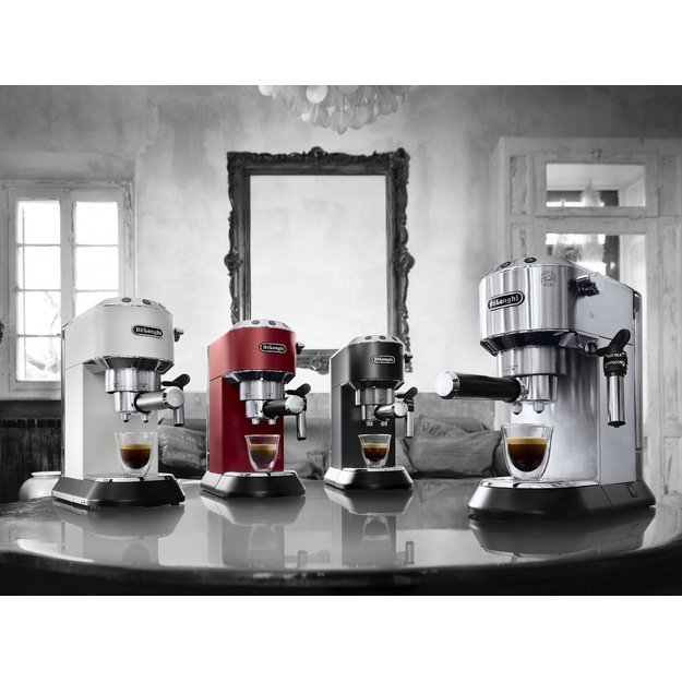 Delonghi | Dedica Pump Espresso | EC685.BK | Pump pressure 15 bar | Built-in milk frother | Semi-automatic | 1300 W | Black