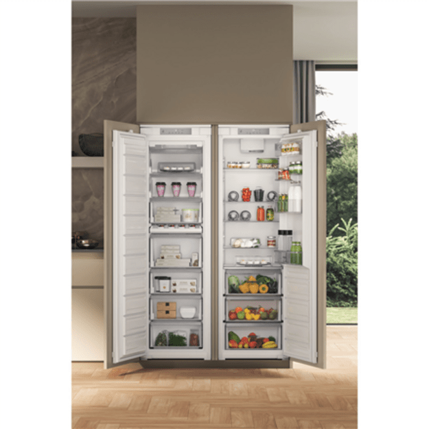 Whirlpool Refrigerator | WHSD18A013D1 | Energy efficiency class E | Built-in | Larder | Height 177 cm | Fridge net capacity 306
