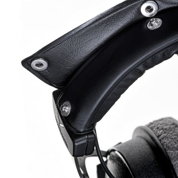 Beyerdynamic | Studio headphones | DT 770 PRO | Wired | On-Ear | Black