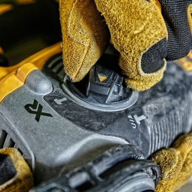 DEWALT M