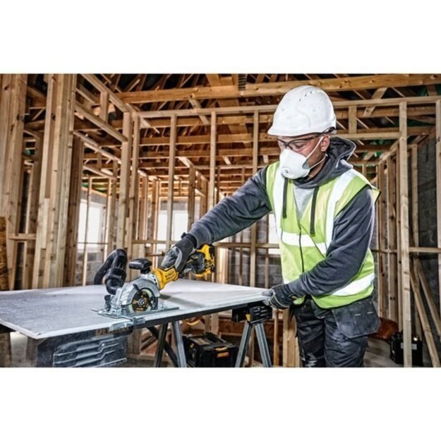 DEWALT. STEEL AND CONCRETE CUTTER 54V 230mm DCS691N