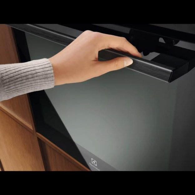 Įmontuojama  elektrinė orkaitė su pirolize Electrolux EOD7P86H