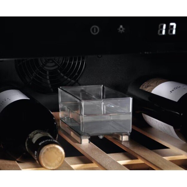 Įmontuojamas vyno &scaron;aldytuvas AEG AWS4020B5B