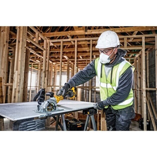 DEWALT. STEEL AND CONCRETE CUTTER 54V 230mm DCS691N