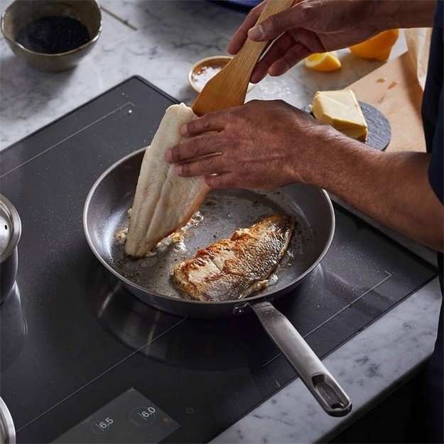 FISKARS FRYING PAN 28 cm ALL STEEL