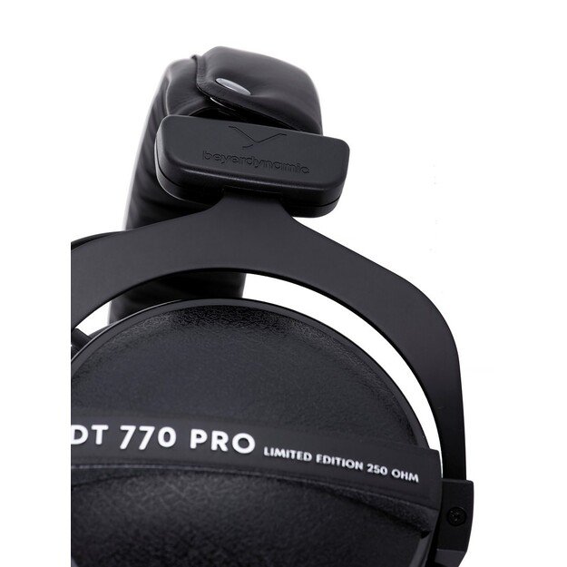 Beyerdynamic DT 770 PRO 250 OHM Black Limited Edition -