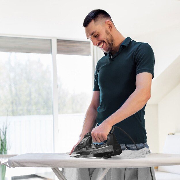 Black and Decker steam iron BXIR2805E 1