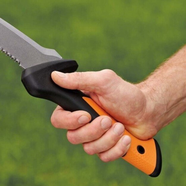 FISKARS CLEAVER WITH SOLID SAW 3
