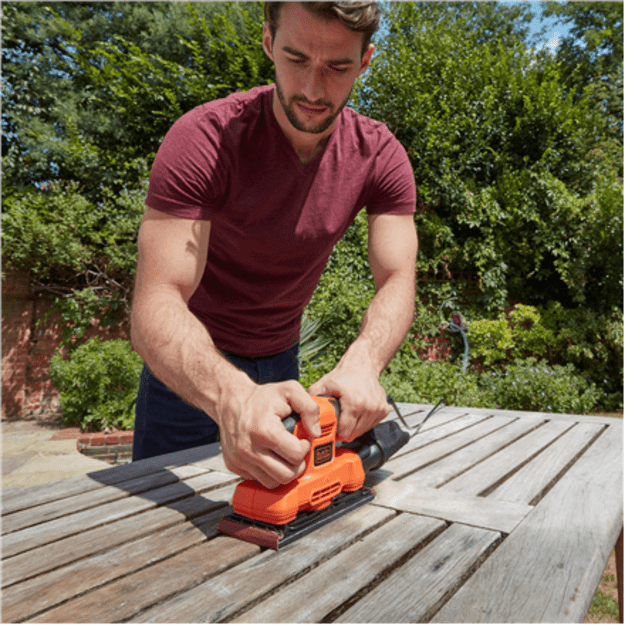 BLACK & DECKER
