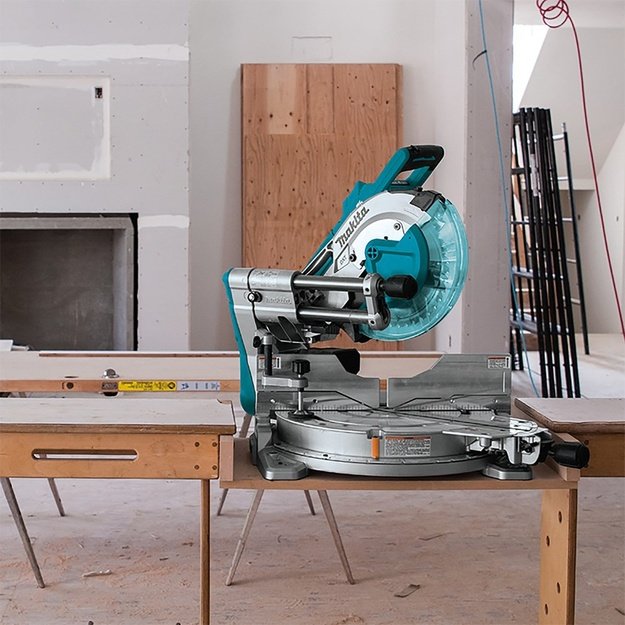 MAKITA. Mitre saw 2x18V DLS211ZU 305mm BLDC