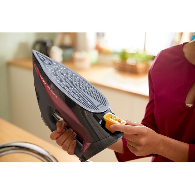 Philips 7000 series DST7022/40 iron Steam iron SteamGlide Plus soleplate 2800 W Black, Red 4