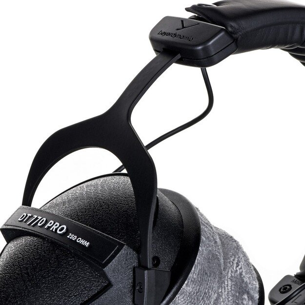 Beyerdynamic | Studio headphones | DT 770 PRO | Wired | On-Ear | Black 8