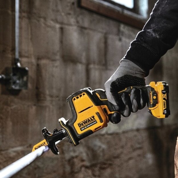 12V XR Reciprocating Saw 2 AKU 2Ah