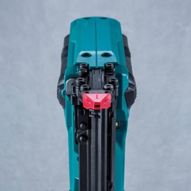 Makita DFN350Z nailer/staple guns